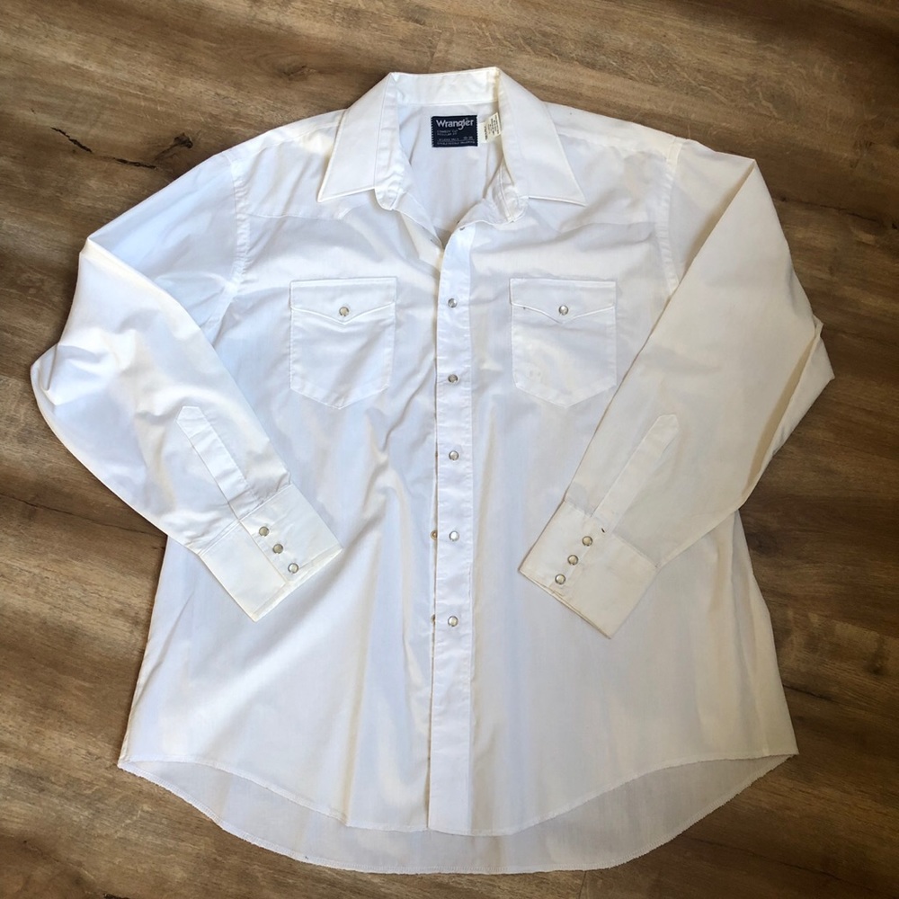Wrangler Men’s white long sleeve button up shirt